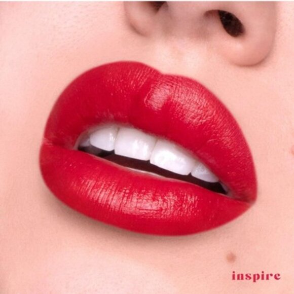 KARA BEAUTY Hitting The Outdoors Feel The Heat 3 Piece Set NIB - Picture 5 of 7